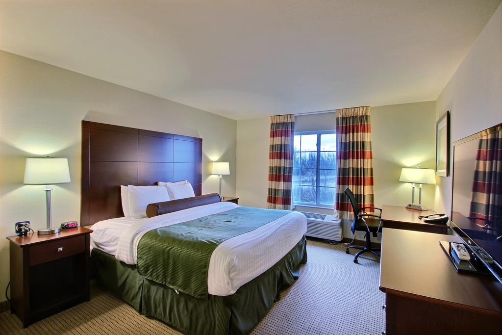 Boarders Inn & Suites By Cobblestone Hotels - Oshkosh Phòng bức ảnh