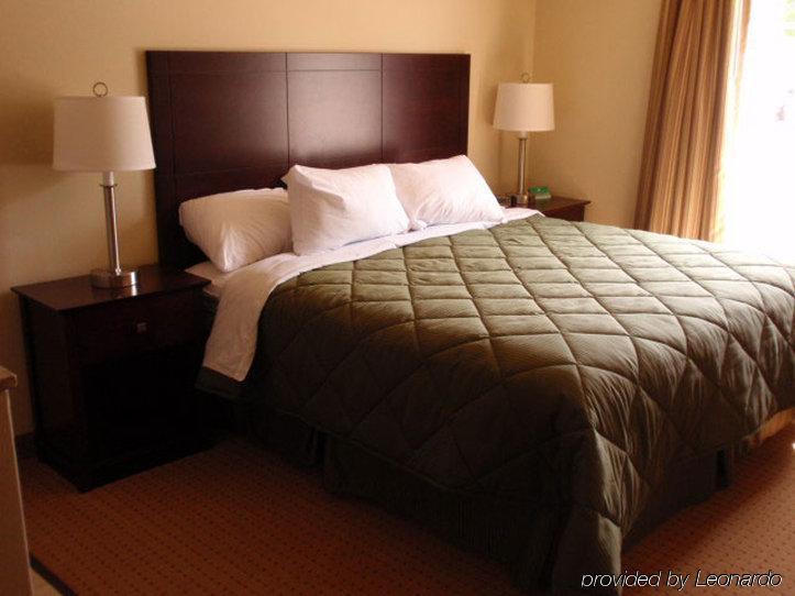Boarders Inn & Suites By Cobblestone Hotels - Oshkosh Phòng bức ảnh